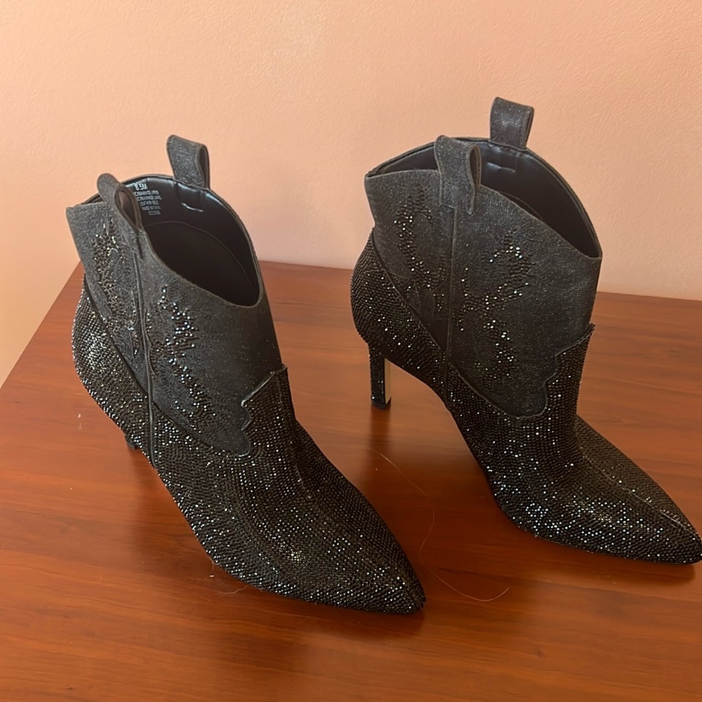 Gianni Bini booties